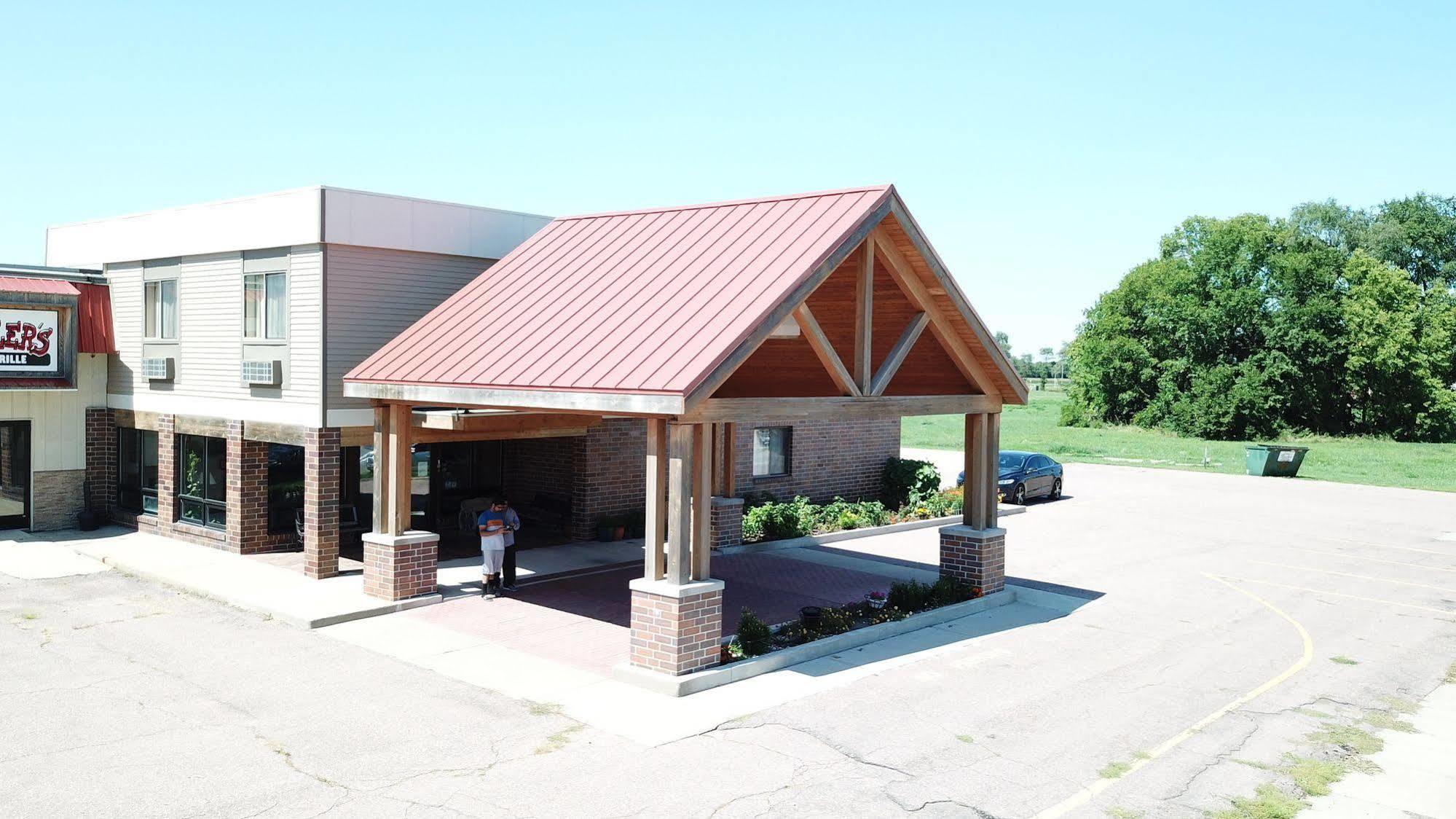 Prairie Inn Vermillion Bagian luar foto